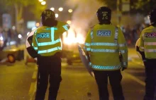 Zamieszki w Londynie po śmierci czarnoskórego , 4 policjantów rannych [ENG]