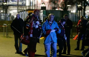 Ambulans wypełniony materiałami wybuchowymi znaleziony pod stadionem w Niemczech