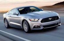 Ford Mustang z 4-cylindrowym silnikiem udaje, że dobrze brzmi