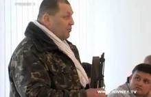 Ukraina: Na posiedzenie rady miasta Równe przyszedł bojówkarz z kałasznikowem