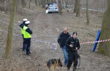 Zwłoki młodej kobiety znaleziono w parku w Gdańsku Brzeźnie.