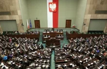 12 tys. złotych za dwudniowy tydzień pracy - tak zarabia poseł.