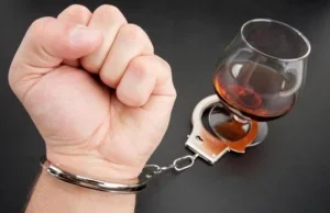 Rządy ukrywają szkodliwość alkoholu