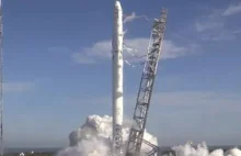 Przełomowa rakieta SpaceX wyniosła satelitę i wróciła lądując 10 m od celu [EN]
