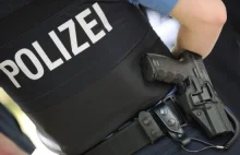 Niemiecki policjant kazał uchodźcy zjeść zepsute mięso z ziemi