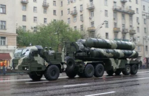 Rosja umieszcza kolejne systemy przeciwrakietowe S-400 na Krymie.