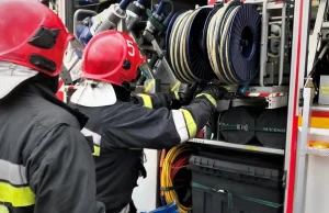 Zatankowali gaz do auta z wymontowanym zbiornikiem. Doszło do wybuchu