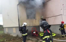 Strażacy podpalili dom, aby lepiej gasić