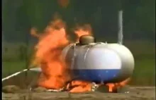 Ciekawy film o tym jak dochodzi do wybuchu 1900 litrowego zbiornika na propan.