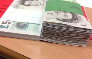 Plik banknotów nowych vs starych
