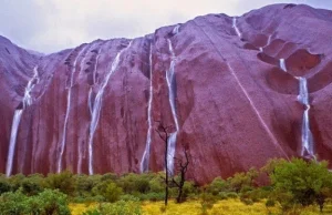 Australia – Wodospady pojawiły się na świętej górze aborygenów, wystąpiły...