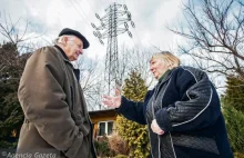 Od 29 lat walczą z nielegalnymi kablami nad swoim domem!