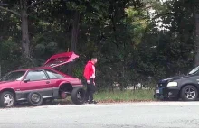 Chciał sprawdzić, kto pomoże mu wymienić koło w samochodzie. Nie...