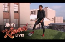 Neymar Jr. próbuje niecodziennego strzału w Jimmy Kimmel’s...