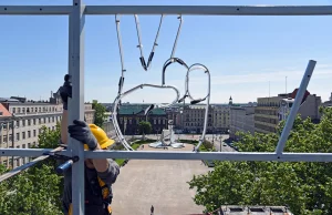 Poznań: Powstaje duży neon z napisem "Wolność". "Stanowi wyraz sprzeciwu...