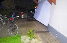 Wybuch roweru elektrycznego w Bielsku-Białej uszkodził drzwi garażowe