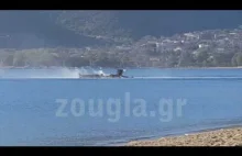 Grecki helikopter Apache rozbija się o wodę podczas ćwiczeń.