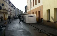 Ciało martwego mężczyzny na ulicy w Słupsku. Rano wyszedł ze szpitala