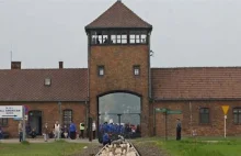 [ENG] W Auschwitz zainstalowano prysznice aby "orzeźwić" turystów.