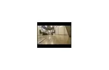 Taniec spinaczy w elektromagnetycznym japońskim pociągu [VIDEO]