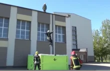 Dlaczego nie wolno ćwiczyć skoków na skokochron? Film z wypadku strażaka.