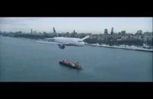 "Sully" - epicka scena z lądowania samolotu na rzece Hudson.