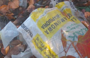 Rolnicy wyrzucają śmieci w lasach- Kidów woj. śląskie