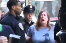 Feministka atakuje grupę mężczyzn i zostaje aresztowana