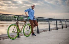 Polak produkuje w Afryce rowery z bambusa, każdy sprzedany funduje stypendium