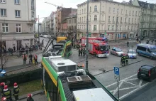 Marcinkowskiego: Groźny wypadek w centrum. Tramwaj wbił się w sklep