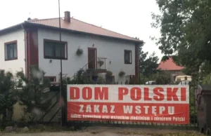 Baner na posesji, "Zakaz wstępu Żydom i zdrajcom Polski"