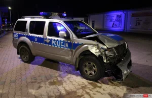 Jelenia Góra: Zderzenie samochodu osobowego z policją.