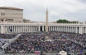Watykan: Z okolic placu św. Piotra usunięto bezdomnych