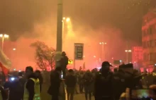 Starcia z policją na ulicach Wrocławia. Lecą petardy. Użyto armatek wodnych