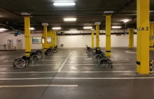 Zmiana ról. Miejsca parkingowe zastawiły wózki inwalidzkie