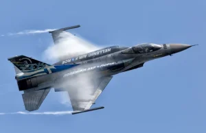 F16 ZUES Hellenic Air Force w chmurce kondensacyjnej ;)
