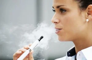 Sejm: E-papierosów nie będzie można używać tam, gdzie zakaz palenia