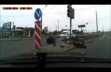 Wypadek motocyklisty na czerwonym