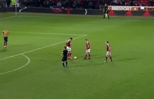 Pomyslowy rzut wolny pilkarzy Nottingham Forest - Wideo