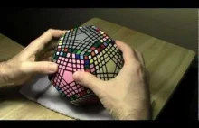 Trochę bardziej rozwinięta kostka Rubika ;)