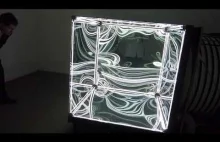 "N-Light cube" - ciekawe, hipnotyzujące urządzenie.