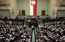 PiS zmienia regulamin Sejmu. W projekcie zapis o mniejszych prawach...