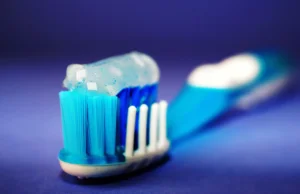 Colgate ma sprawę w sądzie: pasta nie wybiela zębów jak jest pokazane w reklamie