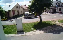 Bełżyce. Moment zderzenia busa ze skuterem (moment wypadku