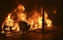 Ponad 1000 samochodów spalono, by przywitać Nowy Rok we Francj