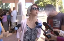 Nie chciała rozmawiać z reporterką więc zgasiła jej papierosa na twarzy :)