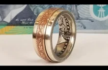 Zaklinacz metalu tworzy pierścienie z monet.