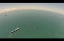 Ocean z lotu ptaka nagrywany helikopterem RC