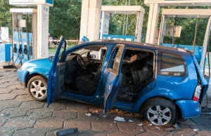 Afera! Volkswagen wybuchł na stacji. Kierowca ciężko ranny. Wycofują auta z salo