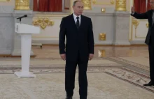 Zaskakujące wnioski uczonych: Putin chodzi jak rewolwerowiec
